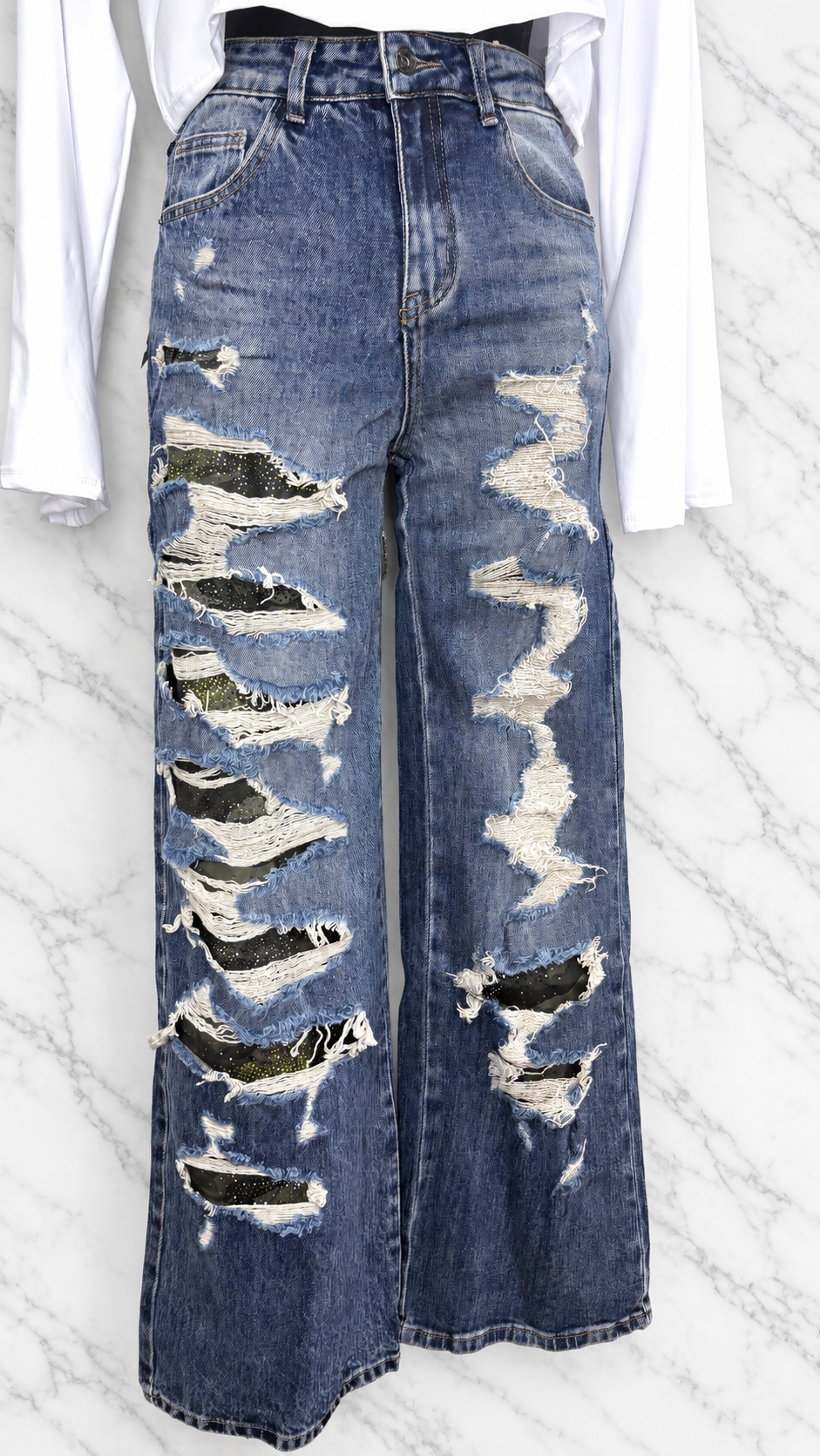 Denim ARMY — foto del capo con sfondo marmo